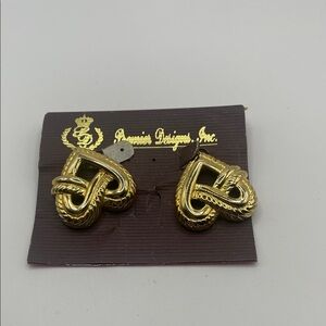 🧡3/$15 NWT PREMIER DESIGNS VINTAGE Gold Clip On Heart Earrings